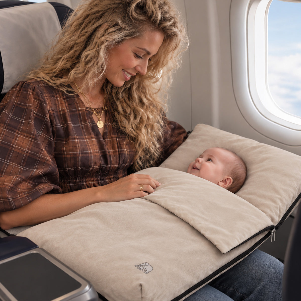 DERYAN AirTraveller Vliegtuigbedje - Reiskussen met matras - compact opgevouwen - Cream
