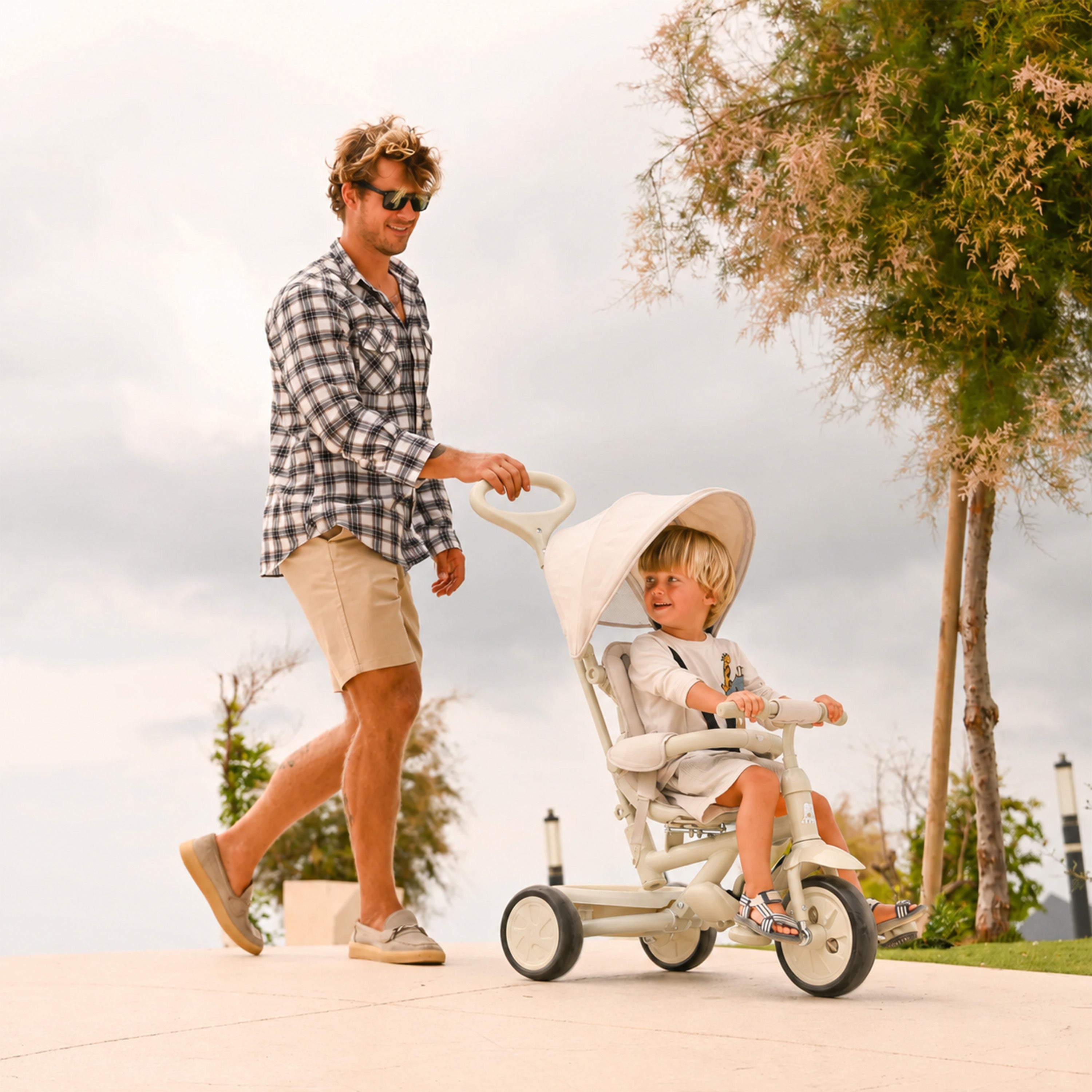 Adventurer Driewieler met duwstang Beige