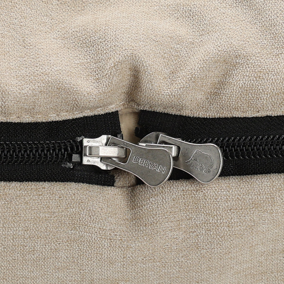 DERYAN AirTraveller Vliegtuigbedje - Reiskussen met matras - compact opgevouwen - Cream