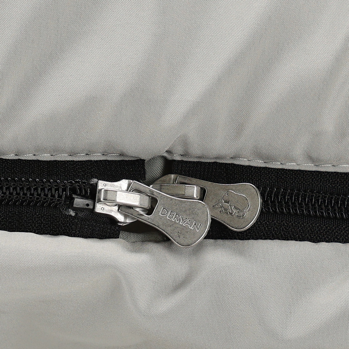 DERYAN AirTraveller Vliegtuigbedje - Reiskussen met matras - compact opgevouwen