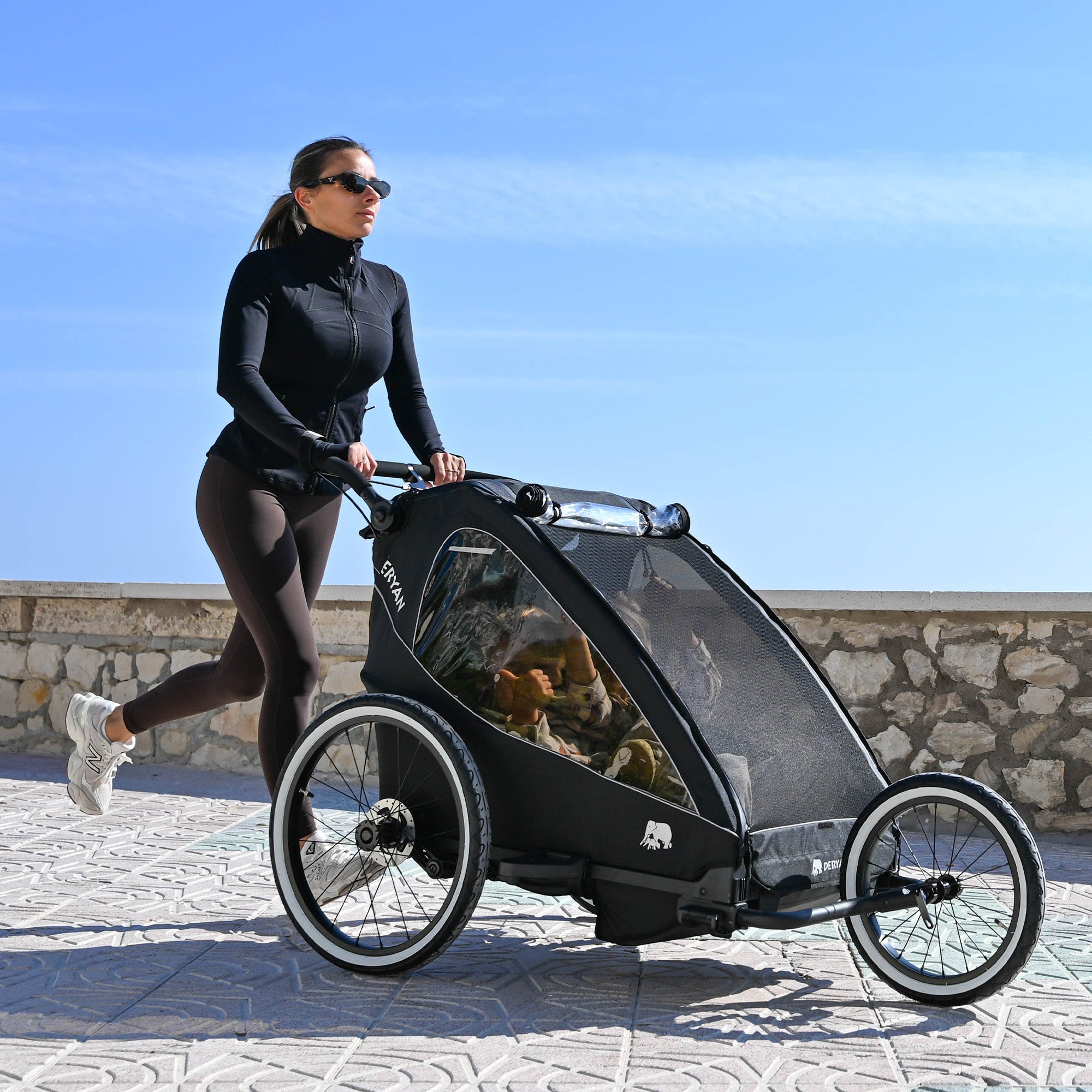Luxe Fietskar V2 - Wandelwagen - Hardloopkinderwagen Zwart