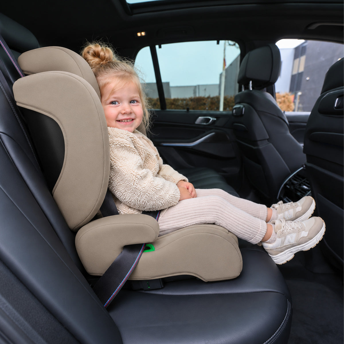 Charlie Basic i-Size Autostoel - Vanaf 3,5 jaar tot ca. 12 jaar -groep 2/3 - 100-150 cm - Truffle Nougat