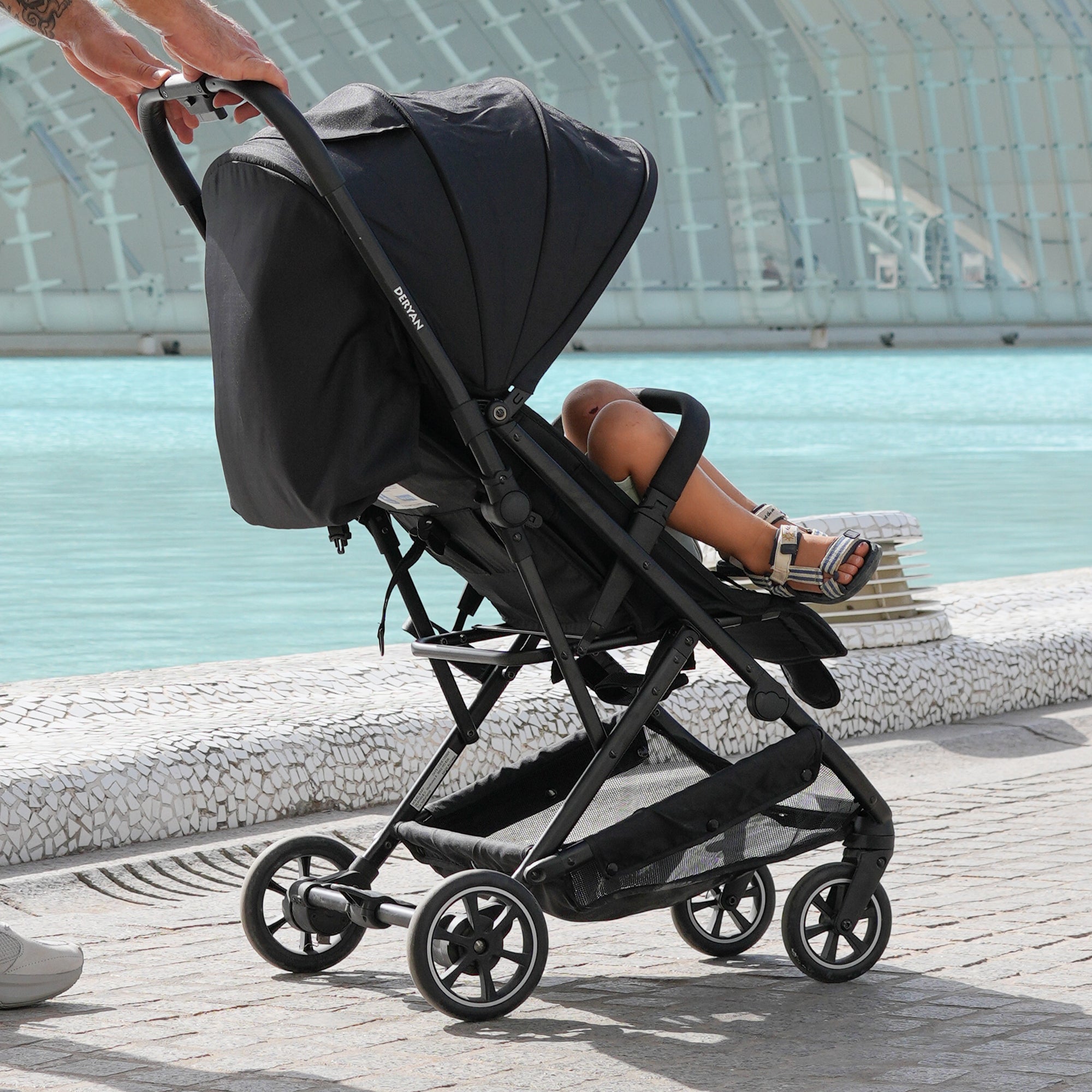 Deryan Easy² Leichtgewicht-Kinderwagen – Schokoladenbraun