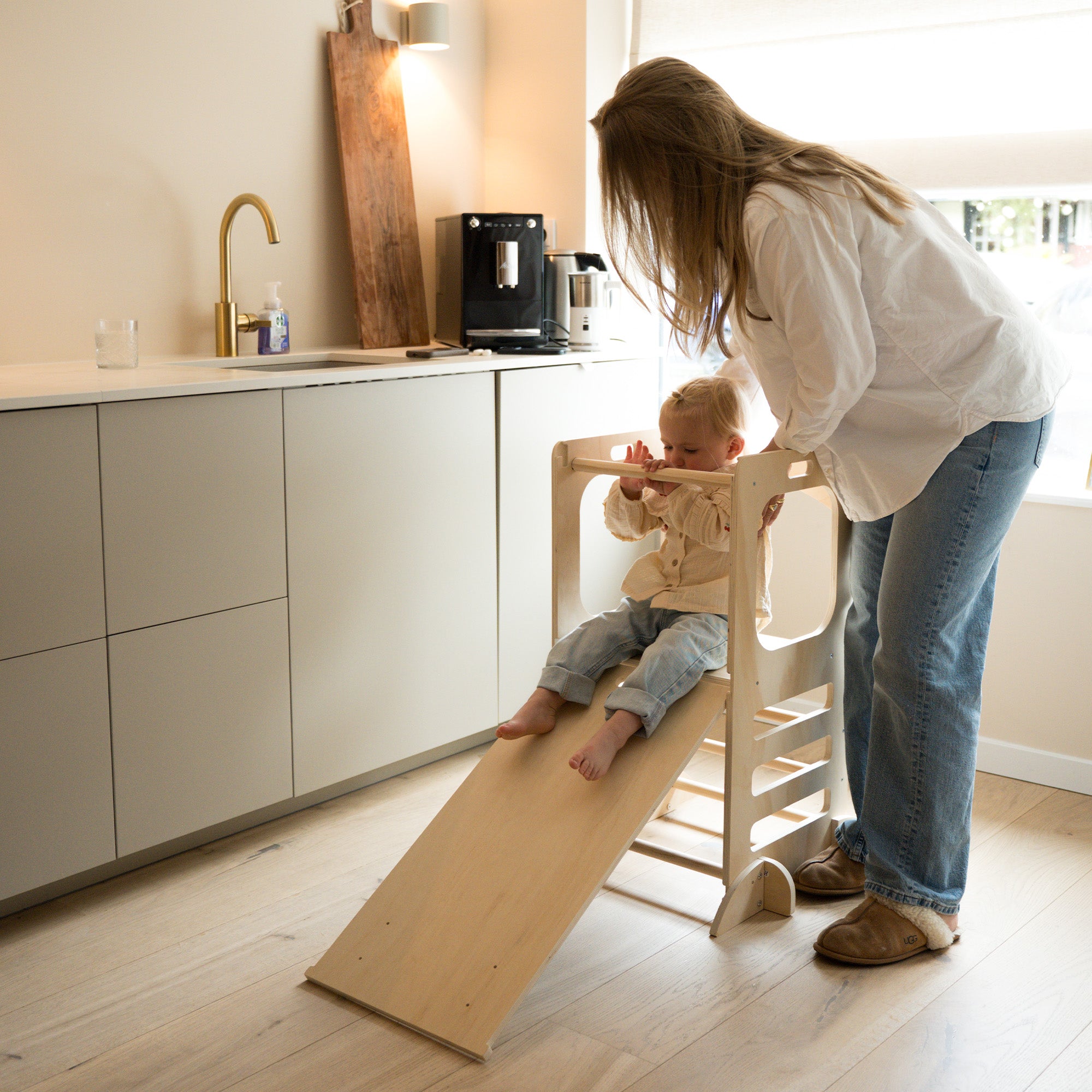 Luxe 4-in-1 Leertoren - Klimtoren met Glijbaan en Krijtbord